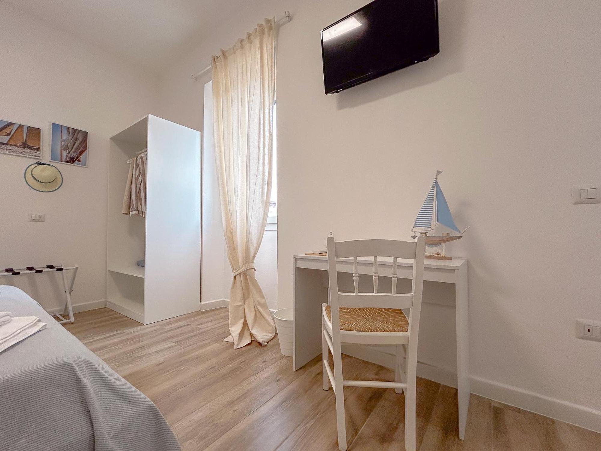 La Marina - Rooms In Stintino Eksteriør billede